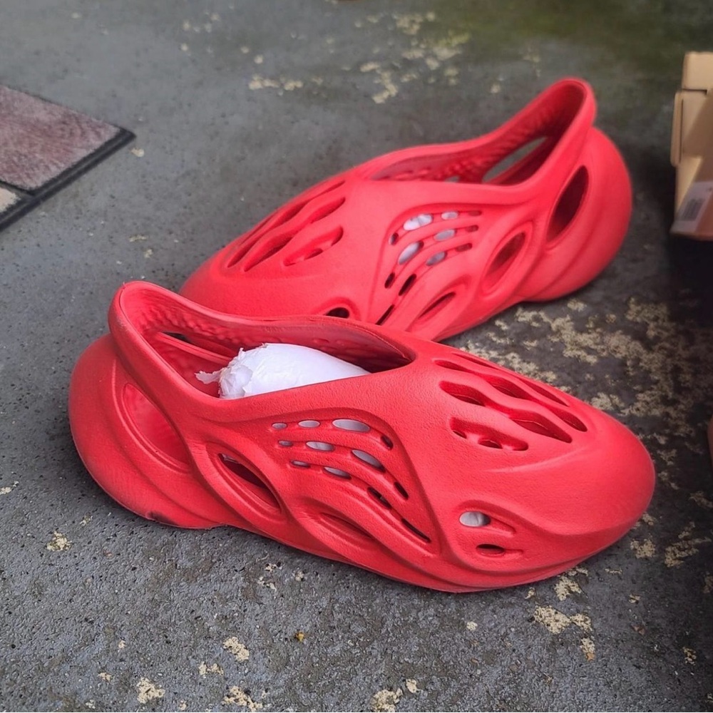 Adidas Yeezy Foam Runner Vermilion Red Size 11 Men Slip On